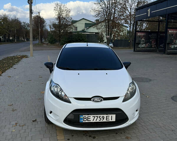 Белый Форд Фиеста, объемом двигателя 1.4 л и пробегом 227 тыс. км за 4800 $, фото 2 на Automoto.ua