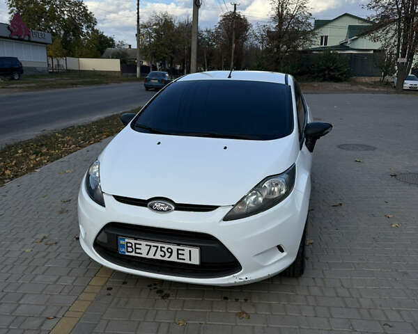 Белый Форд Фиеста, объемом двигателя 1.4 л и пробегом 227 тыс. км за 4800 $, фото 3 на Automoto.ua