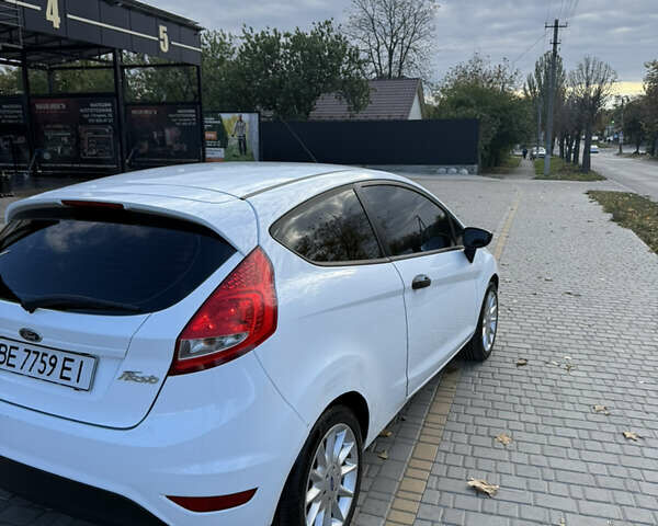 Белый Форд Фиеста, объемом двигателя 1.4 л и пробегом 227 тыс. км за 4800 $, фото 1 на Automoto.ua