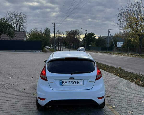 Белый Форд Фиеста, объемом двигателя 1.4 л и пробегом 227 тыс. км за 4800 $, фото 5 на Automoto.ua
