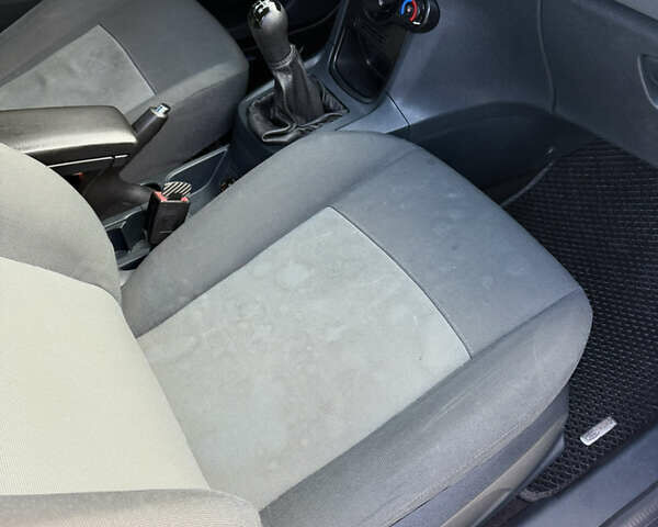 Белый Форд Фиеста, объемом двигателя 1.4 л и пробегом 227 тыс. км за 4800 $, фото 6 на Automoto.ua