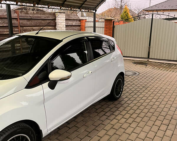 Белый Форд Фиеста, объемом двигателя 1.39 л и пробегом 199 тыс. км за 6500 $, фото 5 на Automoto.ua