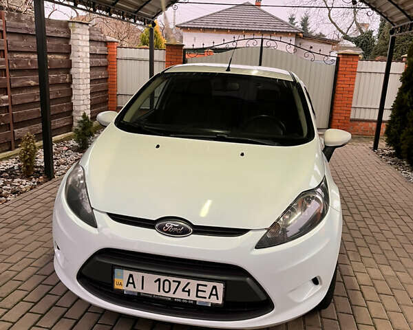 Белый Форд Фиеста, объемом двигателя 1.39 л и пробегом 199 тыс. км за 6500 $, фото 9 на Automoto.ua