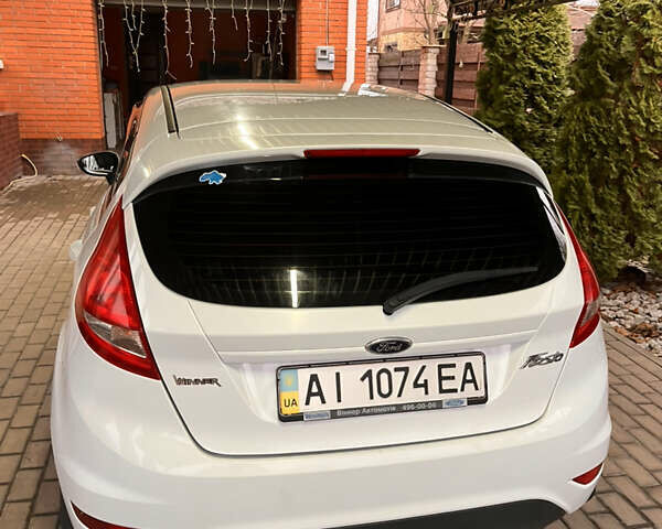 Белый Форд Фиеста, объемом двигателя 1.39 л и пробегом 199 тыс. км за 6500 $, фото 3 на Automoto.ua