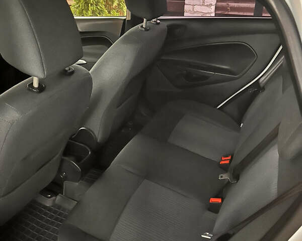 Белый Форд Фиеста, объемом двигателя 1.39 л и пробегом 199 тыс. км за 6500 $, фото 15 на Automoto.ua