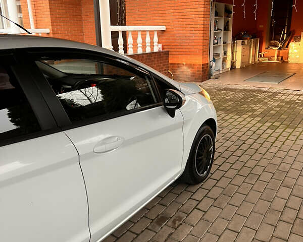 Белый Форд Фиеста, объемом двигателя 1.39 л и пробегом 199 тыс. км за 6500 $, фото 18 на Automoto.ua