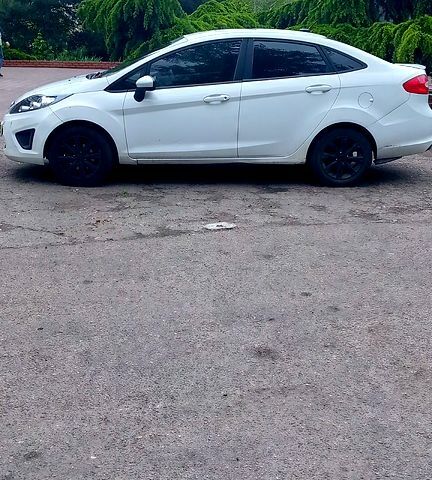 Белый Форд Фиеста, объемом двигателя 1.6 л и пробегом 199 тыс. км за 5749 $, фото 1 на Automoto.ua