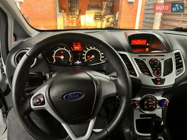 Белый Форд Фиеста, объемом двигателя 1.39 л и пробегом 199 тыс. км за 6500 $, фото 12 на Automoto.ua