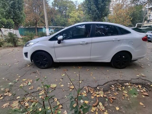 Белый Форд Фиеста, объемом двигателя 1.6 л и пробегом 199 тыс. км за 4999 $, фото 2 на Automoto.ua
