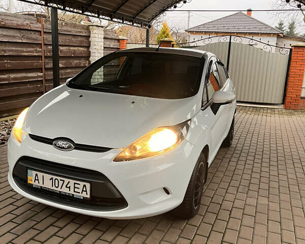 Белый Форд Фиеста, объемом двигателя 1.39 л и пробегом 199 тыс. км за 6500 $, фото 21 на Automoto.ua