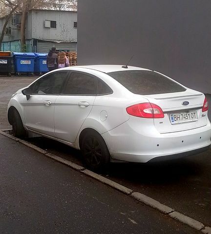 Белый Форд Фиеста, объемом двигателя 1.6 л и пробегом 199 тыс. км за 5749 $, фото 2 на Automoto.ua