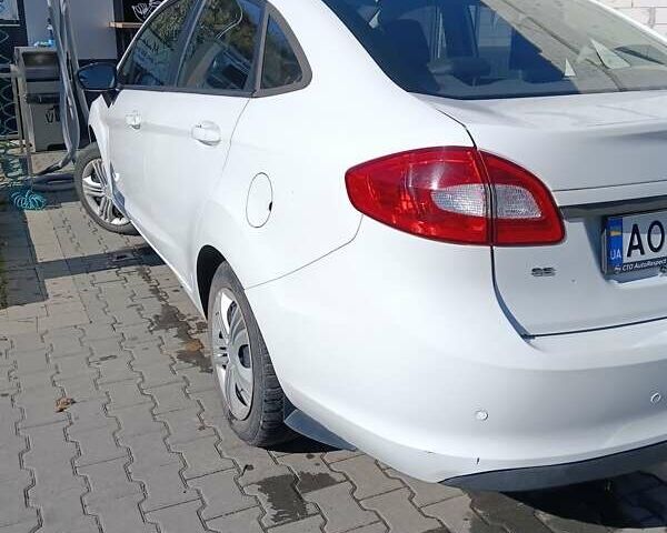 Білий Форд Фієста, об'ємом двигуна 1.6 л та пробігом 155 тис. км за 6100 $, фото 7 на Automoto.ua