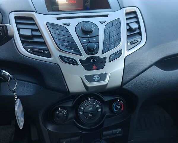 Білий Форд Фієста, об'ємом двигуна 1.6 л та пробігом 155 тис. км за 6100 $, фото 20 на Automoto.ua