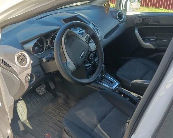 Білий Форд Фієста, об'ємом двигуна 1.6 л та пробігом 155 тис. км за 6100 $, фото 22 на Automoto.ua