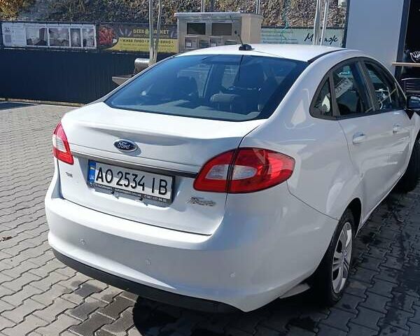 Білий Форд Фієста, об'ємом двигуна 1.6 л та пробігом 155 тис. км за 6100 $, фото 5 на Automoto.ua