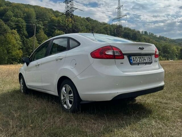 Білий Форд Фієста, об'ємом двигуна 1.6 л та пробігом 163 тис. км за 4800 $, фото 5 на Automoto.ua