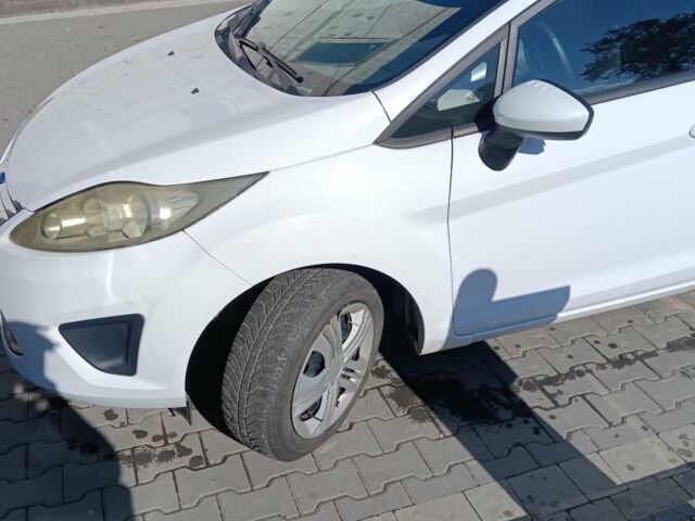 Білий Форд Фієста, об'ємом двигуна 1.6 л та пробігом 155 тис. км за 5200 $, фото 3 на Automoto.ua