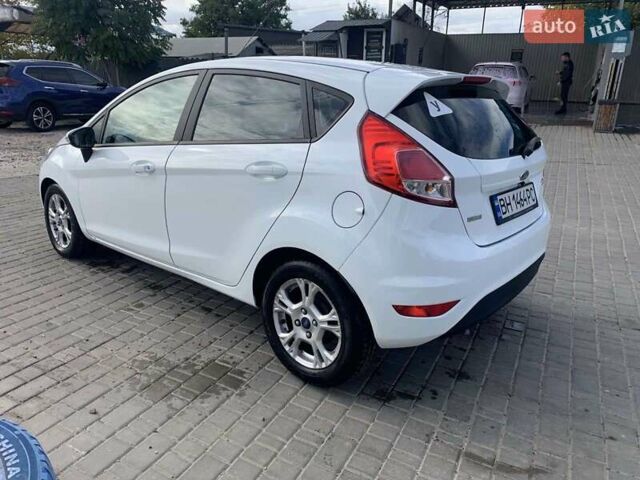 Белый Форд Фиеста, объемом двигателя 1 л и пробегом 139 тыс. км за 6200 $, фото 4 на Automoto.ua