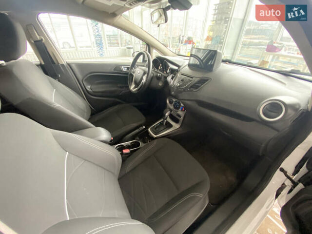 Белый Форд Фиеста, объемом двигателя 1.6 л и пробегом 152 тыс. км за 6800 $, фото 6 на Automoto.ua