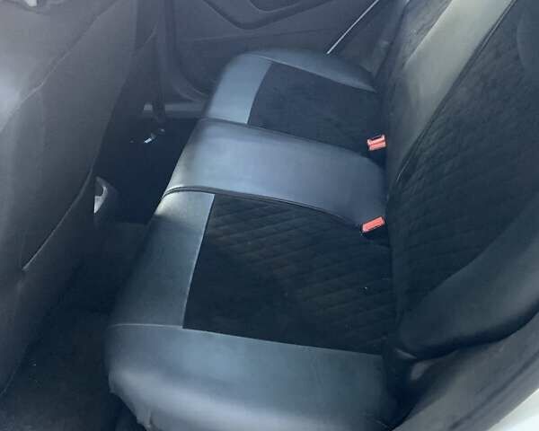 Белый Форд Фиеста, объемом двигателя 1 л и пробегом 139 тыс. км за 6200 $, фото 10 на Automoto.ua