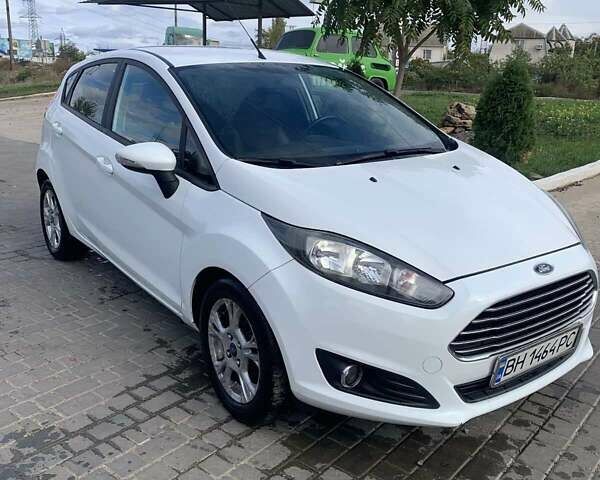Белый Форд Фиеста, объемом двигателя 1 л и пробегом 139 тыс. км за 6200 $, фото 1 на Automoto.ua