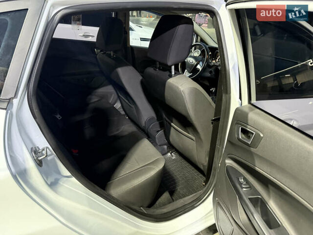 Білий Форд Фієста, об'ємом двигуна 1 л та пробігом 123 тис. км за 6100 $, фото 7 на Automoto.ua