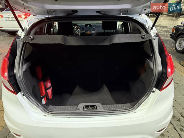 Білий Форд Фієста, об'ємом двигуна 1 л та пробігом 123 тис. км за 6100 $, фото 8 на Automoto.ua