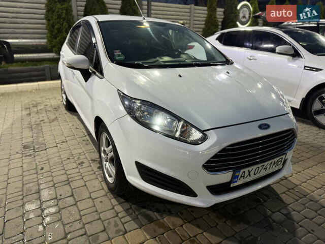 Білий Форд Фієста, об'ємом двигуна 1 л та пробігом 123 тис. км за 6100 $, фото 1 на Automoto.ua