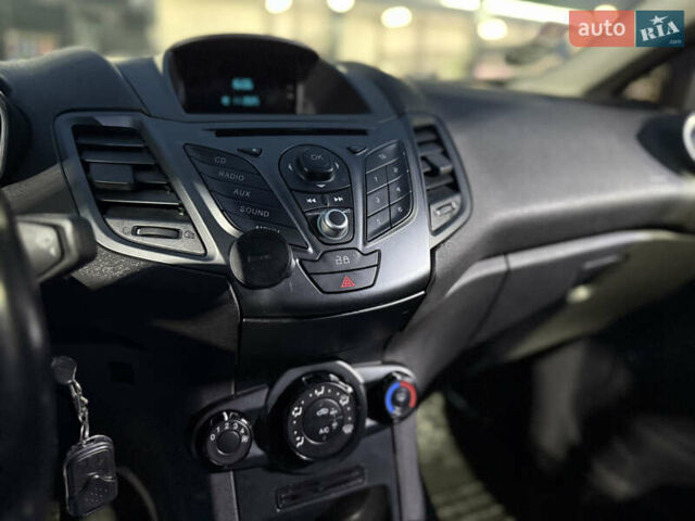 Білий Форд Фієста, об'ємом двигуна 1 л та пробігом 123 тис. км за 6100 $, фото 11 на Automoto.ua