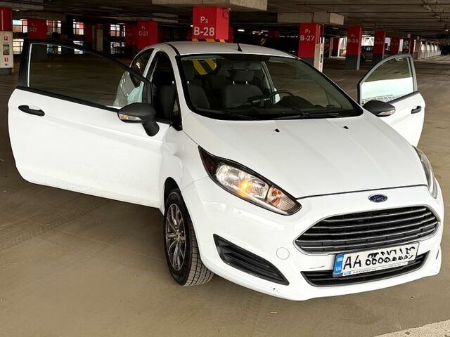 Белый Форд Фиеста, объемом двигателя 1.2 л и пробегом 126 тыс. км за 7100 $, фото 4 на Automoto.ua
