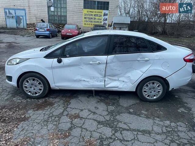 Белый Форд Фиеста, объемом двигателя 1.6 л и пробегом 235 тыс. км за 2999 $, фото 3 на Automoto.ua