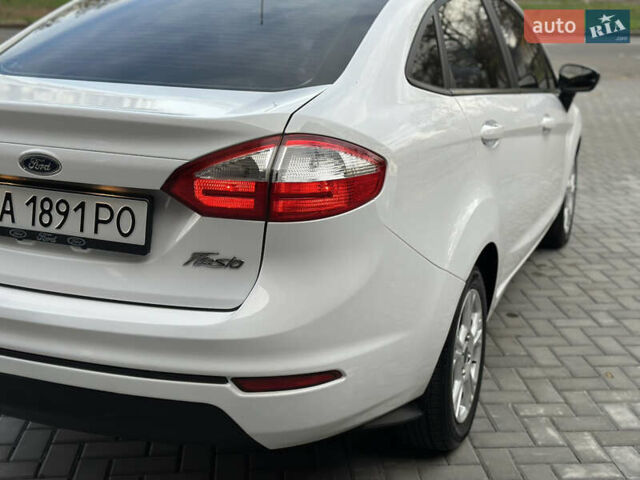 Белый Форд Фиеста, объемом двигателя 1.6 л и пробегом 177 тыс. км за 7500 $, фото 9 на Automoto.ua