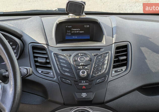 Форд Фиеста 2015 в Софіївська Борщагівка на Automoto.ua Белый Форд Фиеста, объемом двигателя 1.6 л и пробегом 162 тыс. км за 8000 $, фото 7 на Automoto.ua