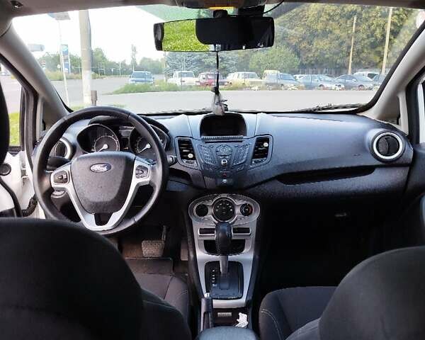 Белый Форд Фиеста, объемом двигателя 1.6 л и пробегом 212 тыс. км за 7299 $, фото 4 на Automoto.ua