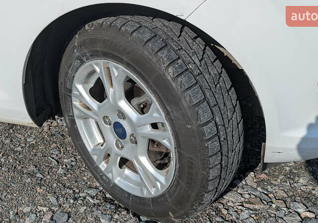 Форд Фиеста 2015 в Софіївська Борщагівка на Automoto.ua Белый Форд Фиеста, объемом двигателя 1.6 л и пробегом 162 тыс. км за 8000 $, фото 11 на Automoto.ua