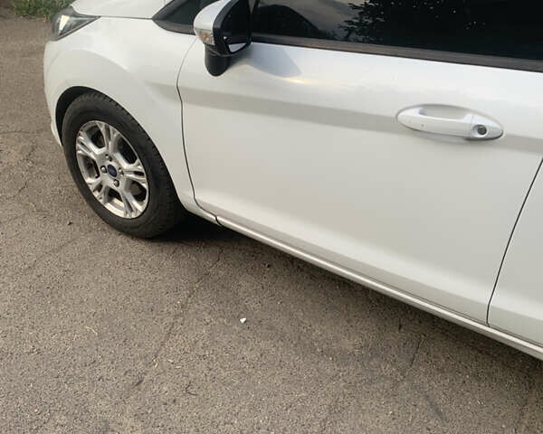 Білий Форд Фієста, об'ємом двигуна 1.6 л та пробігом 250 тис. км за 6750 $, фото 2 на Automoto.ua