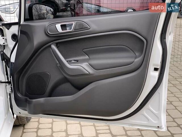 Білий Форд Фієста, об'ємом двигуна 1.6 л та пробігом 169 тис. км за 7555 $, фото 30 на Automoto.ua