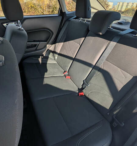 Форд Фиеста 2015 в Софіївська Борщагівка на Automoto.ua Белый Форд Фиеста, объемом двигателя 1.6 л и пробегом 162 тыс. км за 8000 $, фото 9 на Automoto.ua