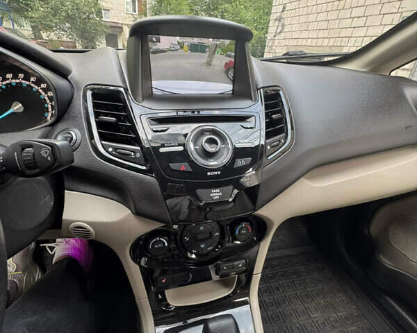 Білий Форд Фієста, об'ємом двигуна 1.6 л та пробігом 125 тис. км за 8500 $, фото 8 на Automoto.ua