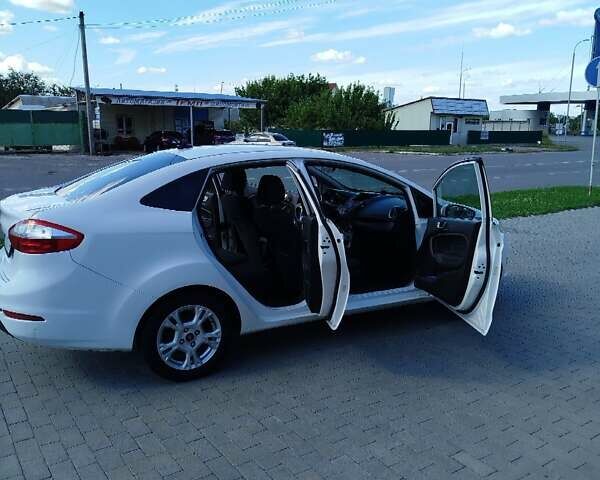 Белый Форд Фиеста, объемом двигателя 1.6 л и пробегом 212 тыс. км за 7299 $, фото 7 на Automoto.ua