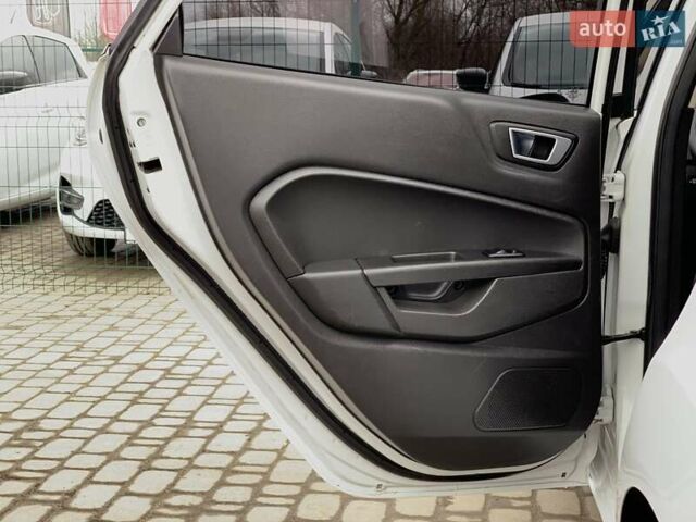 Білий Форд Фієста, об'ємом двигуна 1.6 л та пробігом 169 тис. км за 7555 $, фото 25 на Automoto.ua