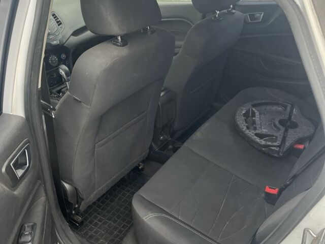 Білий Форд Фієста, об'ємом двигуна 1.6 л та пробігом 100 тис. км за 5200 $, фото 3 на Automoto.ua