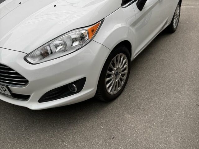 Белый Форд Фиеста, объемом двигателя 1.6 л и пробегом 130 тыс. км за 9000 $, фото 7 на Automoto.ua