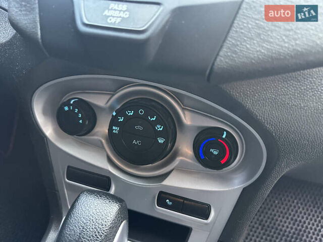 Белый Форд Фиеста, объемом двигателя 1.6 л и пробегом 177 тыс. км за 7500 $, фото 18 на Automoto.ua