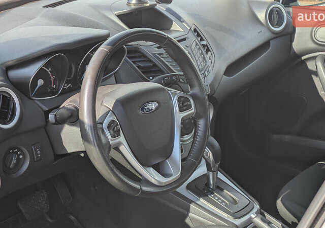 Форд Фиеста 2015 в Софіївська Борщагівка на Automoto.ua Белый Форд Фиеста, объемом двигателя 1.6 л и пробегом 162 тыс. км за 8000 $, фото 5 на Automoto.ua
