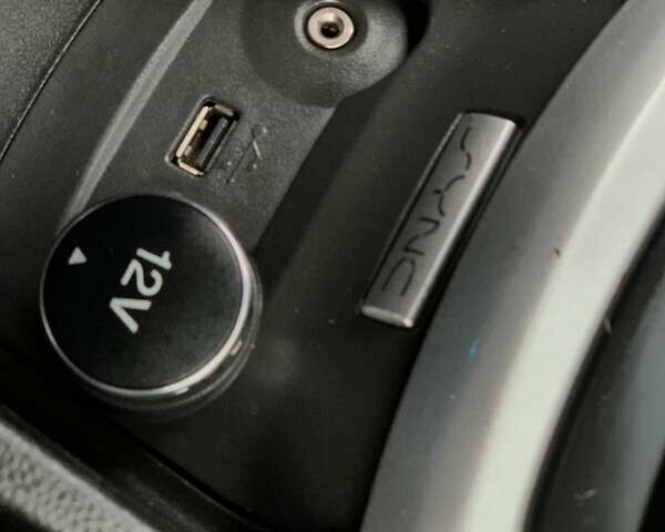 Білий Форд Фієста, об'ємом двигуна 1.6 л та пробігом 169 тис. км за 7555 $, фото 37 на Automoto.ua