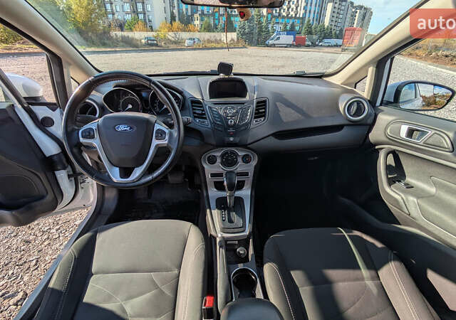 Форд Фиеста 2015 в Софіївська Борщагівка на Automoto.ua Белый Форд Фиеста, объемом двигателя 1.6 л и пробегом 162 тыс. км за 8000 $, фото 10 на Automoto.ua
