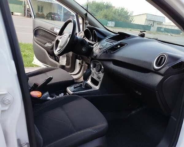 Белый Форд Фиеста, объемом двигателя 1.6 л и пробегом 212 тыс. км за 7299 $, фото 3 на Automoto.ua