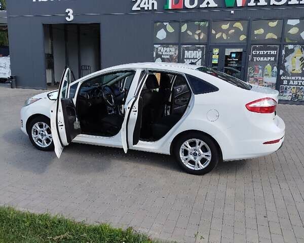 Белый Форд Фиеста, объемом двигателя 1.6 л и пробегом 212 тыс. км за 7299 $, фото 9 на Automoto.ua