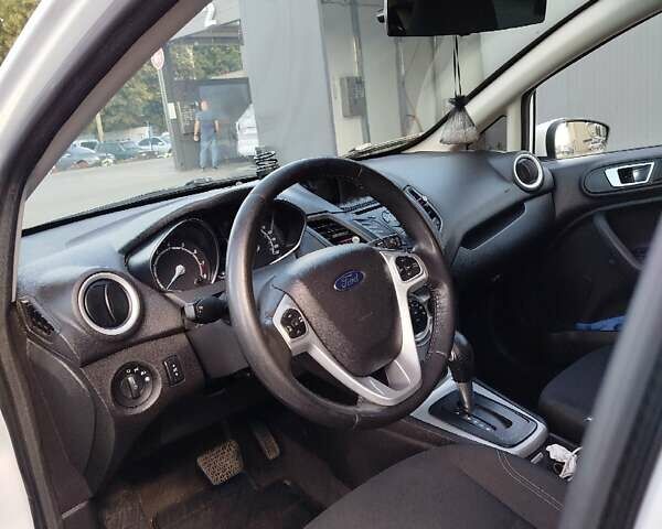 Белый Форд Фиеста, объемом двигателя 1.6 л и пробегом 212 тыс. км за 7299 $, фото 1 на Automoto.ua